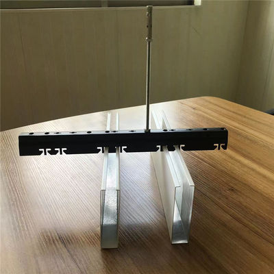 50x100mm অ্যালুমিনিয়াম মেটাল সিলিং সাসপেন্ডেড ইউ আকৃতির অ্যাকোস্টিক সিলিং সিস্টেম
