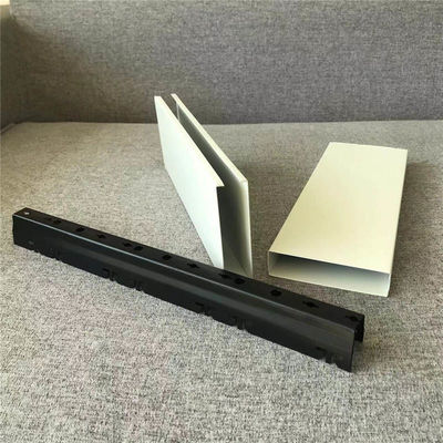 50x100mm অ্যালুমিনিয়াম মেটাল সিলিং সাসপেন্ডেড ইউ আকৃতির অ্যাকোস্টিক সিলিং সিস্টেম
