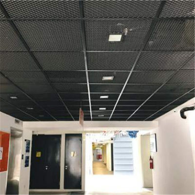 লাইব্রেরি 600*600 অ্যালুমিনিয়াম সিলিং প্যানেল প্রসারিত মেশ সিলিং সিস্টেমে রাখা হয়েছে
