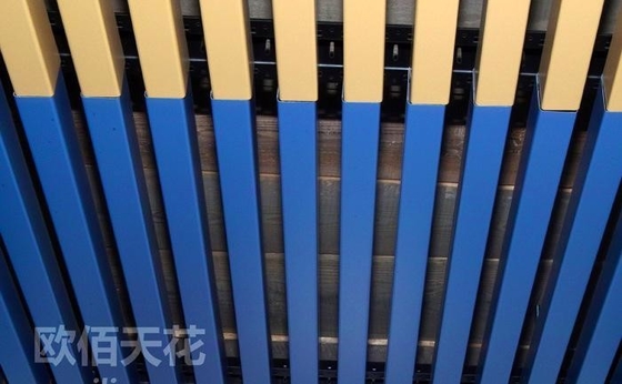 185x3000mm U স্ট্রিপ অ্যালুমিনিয়াম মেটাল সিলিং কাস্টমাইজযোগ্য রঙ হালকা ওজন